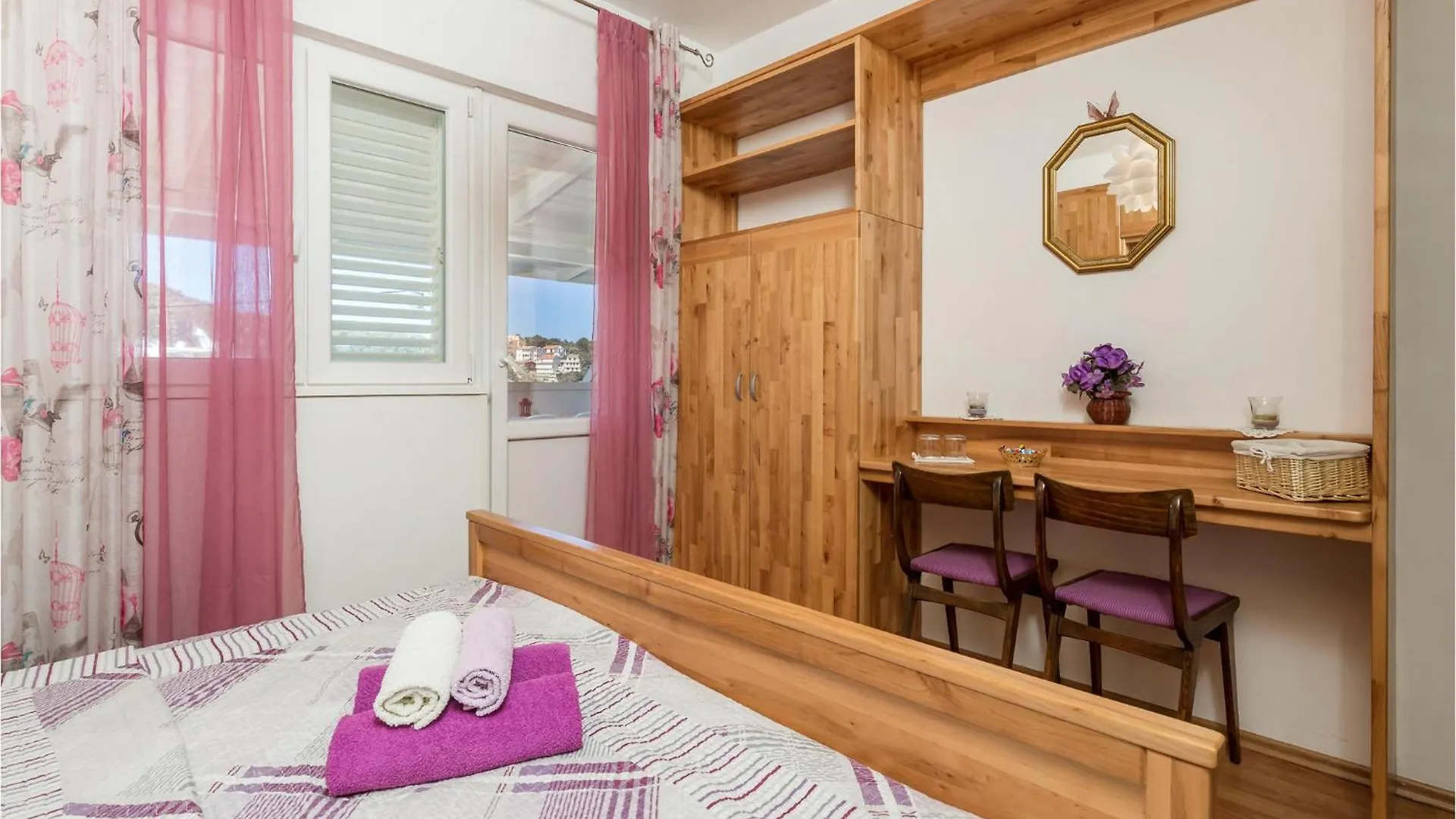 Beautiful Apartment In Supetarska Draga With Wifi
