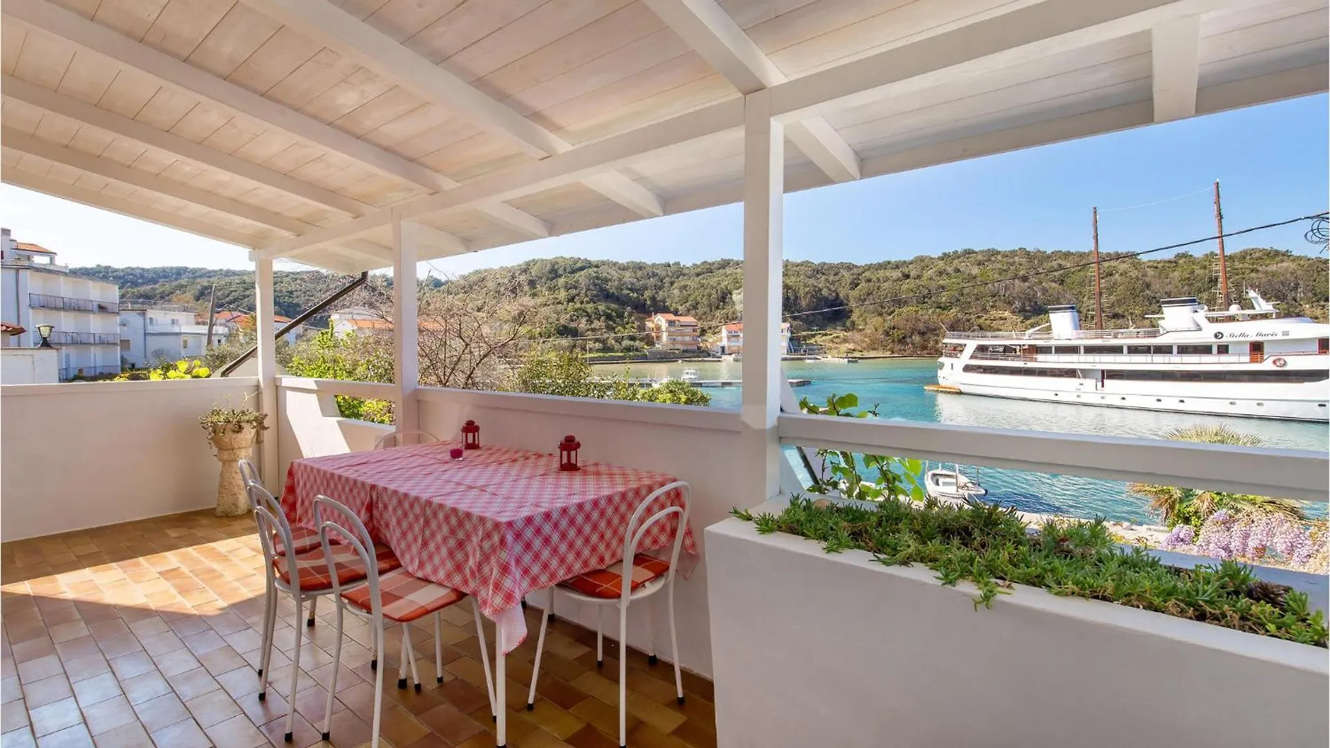 Beautiful Apartment In Supetarska Draga With Wifi Croatia