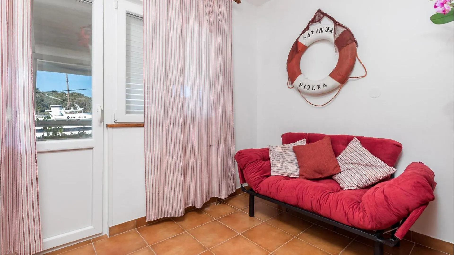 Beautiful Apartment In Supetarska Draga With Wifi